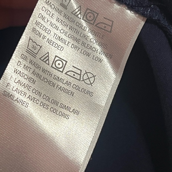 #40 H BY HALSTON • NAVY TOP • SHEER FLOWY SLEEVES - Picture 5 of 6